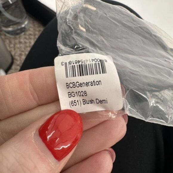 NWT BCBGeneration 1028 651 Womens Cat Eye Full Rim Sunglasses Blush Demi - Picture 4 of 11